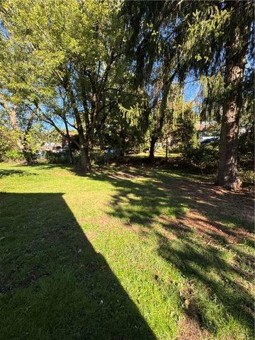 7811 Mount Carmel Rd, West Mifflin, PA 15147