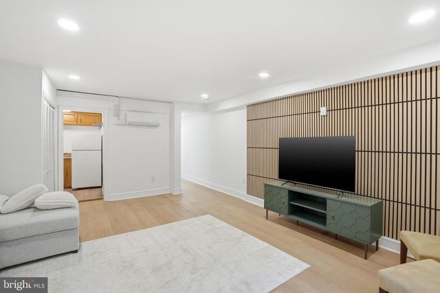 313 C ST SE, Washington, DC 20003