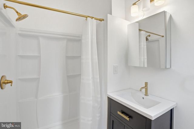 313 C ST SE, Washington, DC 20003