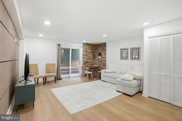 313 C ST SE, Washington, DC 20003