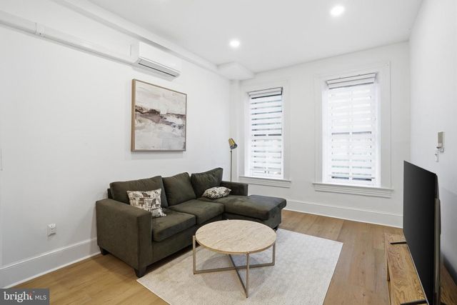 313 C ST SE, Washington, DC 20003