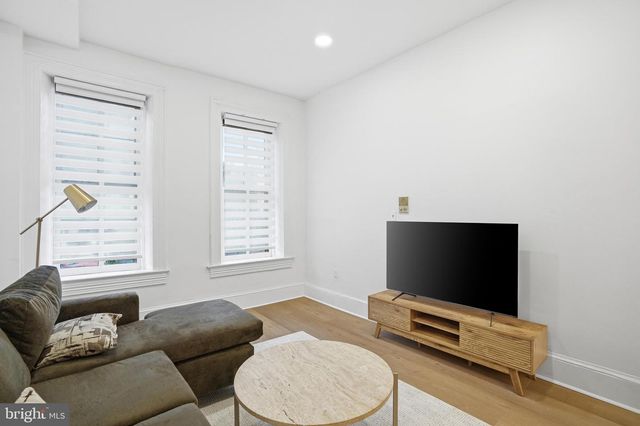 313 C ST SE, Washington, DC 20003