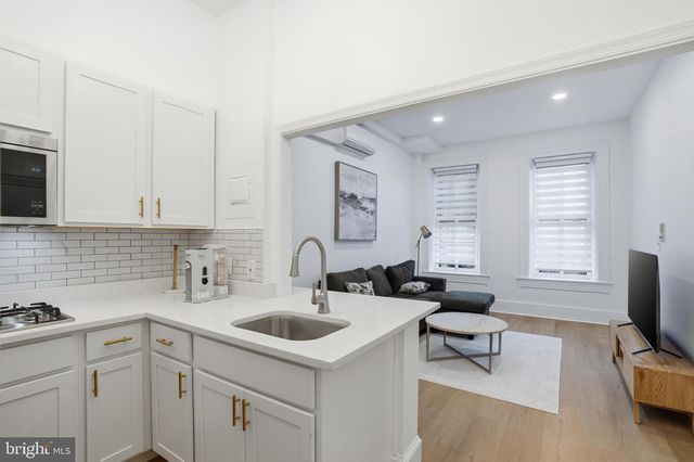 313 C ST SE, Washington, DC 20003