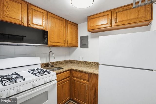 313 C ST SE, Washington, DC 20003
