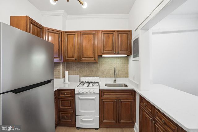 313 C ST SE, Washington, DC 20003