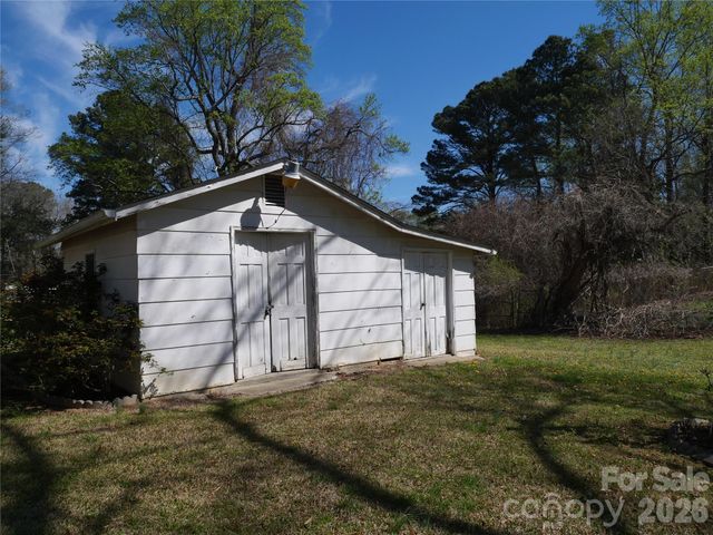 220 N Russell Street, Troy, NC 27371