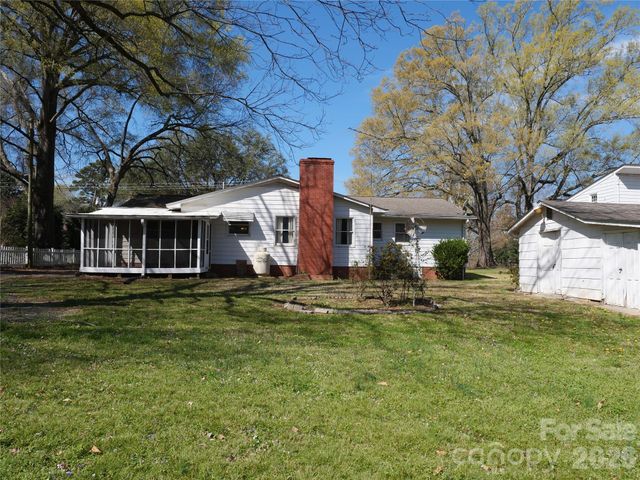 220 N Russell Street, Troy, NC 27371