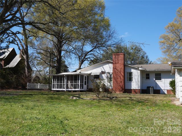 220 N Russell Street, Troy, NC 27371