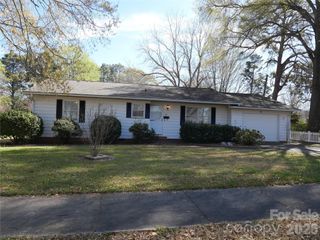 220 N Russell Street, Troy, NC 27371