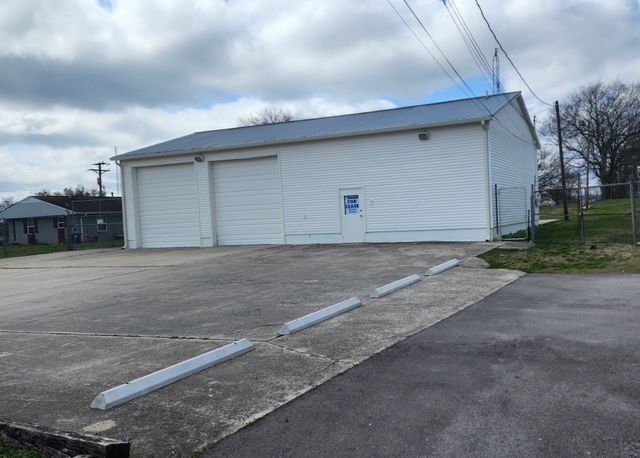 705 Ridgeway Ave, Shelbyville, TN 37160