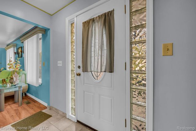 2338 Marlow Drive, Warren, MI 48092