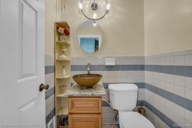2338 Marlow Drive, Warren, MI 48092