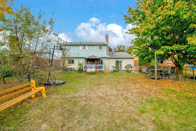 2338 Marlow Drive, Warren, MI 48092