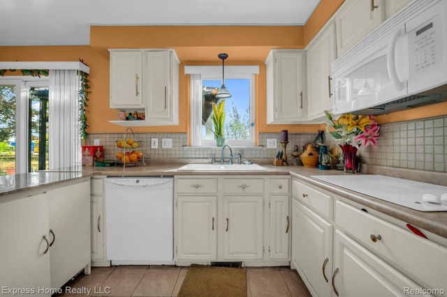 2338 Marlow Drive, Warren, MI 48092