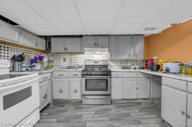 2338 Marlow Drive, Warren, MI 48092
