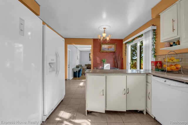 2338 Marlow Drive, Warren, MI 48092