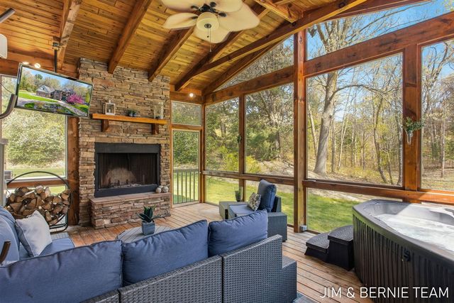 6427 Sand Castle View, Holland, MI 49423