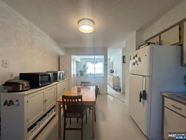 525 Stuyvesant Avenue, Lyndhurst, NJ 07071