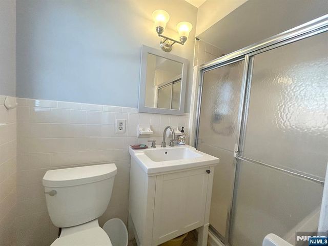 525 Stuyvesant Avenue, Lyndhurst, NJ 07071