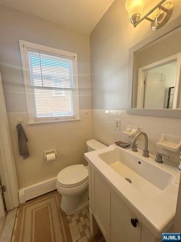 525 Stuyvesant Avenue, Lyndhurst, NJ 07071