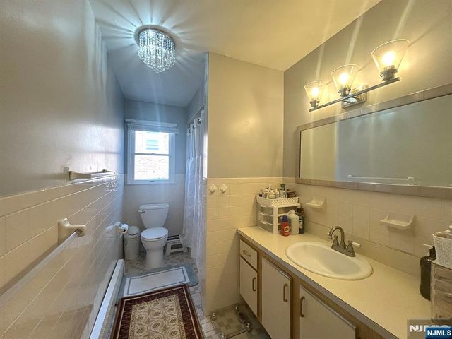 525 Stuyvesant Avenue, Lyndhurst, NJ 07071