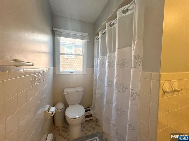 525 Stuyvesant Avenue, Lyndhurst, NJ 07071
