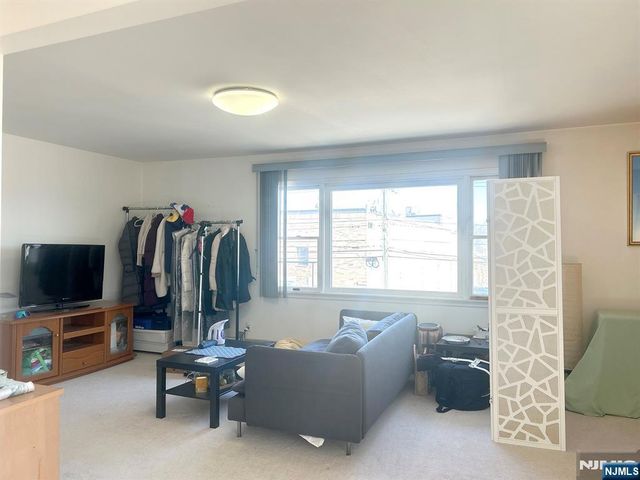 525 Stuyvesant Avenue, Lyndhurst, NJ 07071
