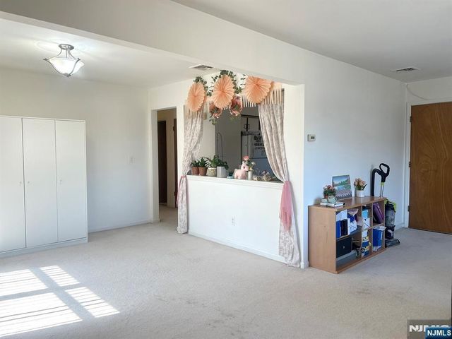 525 Stuyvesant Avenue, Lyndhurst, NJ 07071