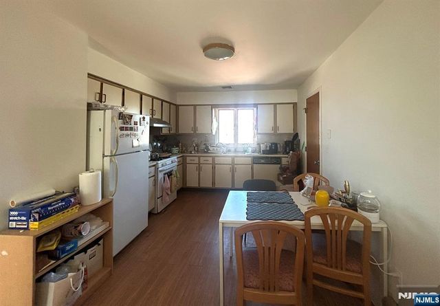 525 Stuyvesant Avenue, Lyndhurst, NJ 07071