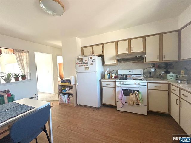 525 Stuyvesant Avenue, Lyndhurst, NJ 07071
