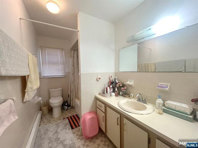 525 Stuyvesant Avenue, Lyndhurst, NJ 07071