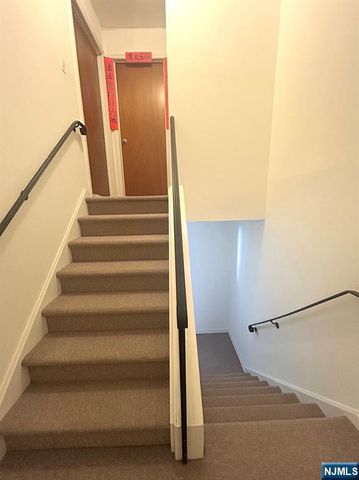 525 Stuyvesant Avenue, Lyndhurst, NJ 07071