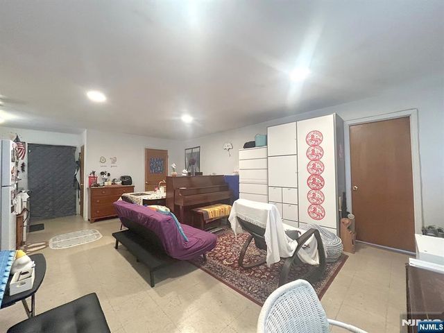 525 Stuyvesant Avenue, Lyndhurst, NJ 07071