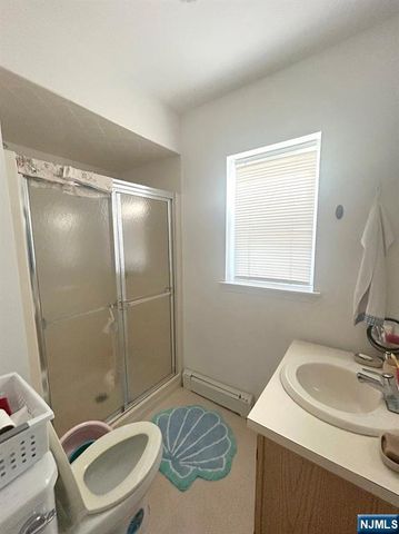 525 Stuyvesant Avenue, Lyndhurst, NJ 07071