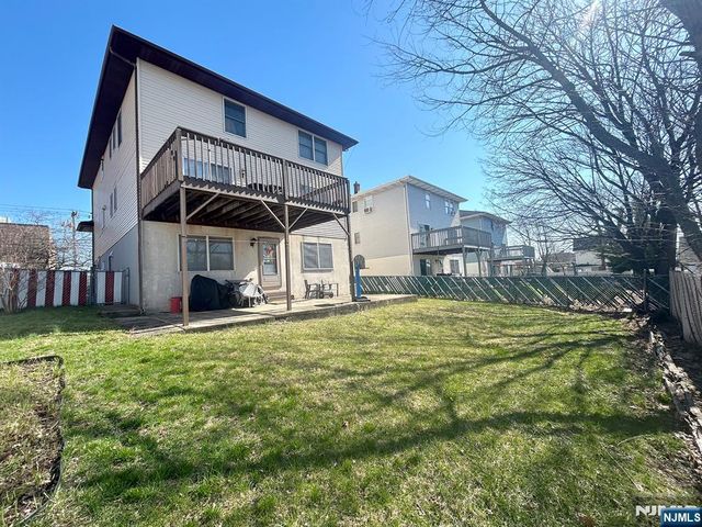 525 Stuyvesant Avenue, Lyndhurst, NJ 07071
