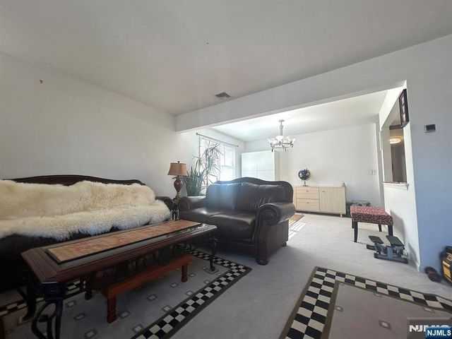 525 Stuyvesant Avenue, Lyndhurst, NJ 07071