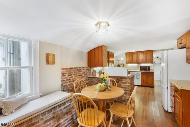 37 W Main St, Mendham Twp., NJ 07945