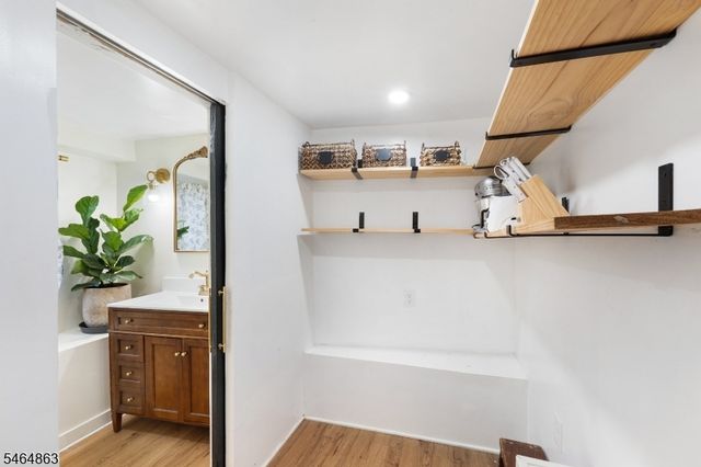 37 W Main St, Mendham Twp., NJ 07945