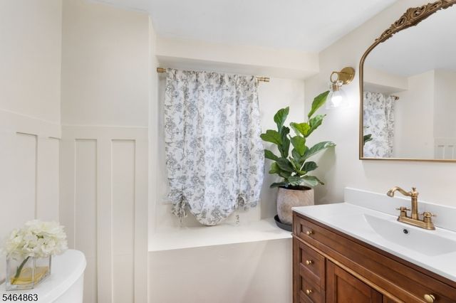 37 W Main St, Mendham Twp., NJ 07945