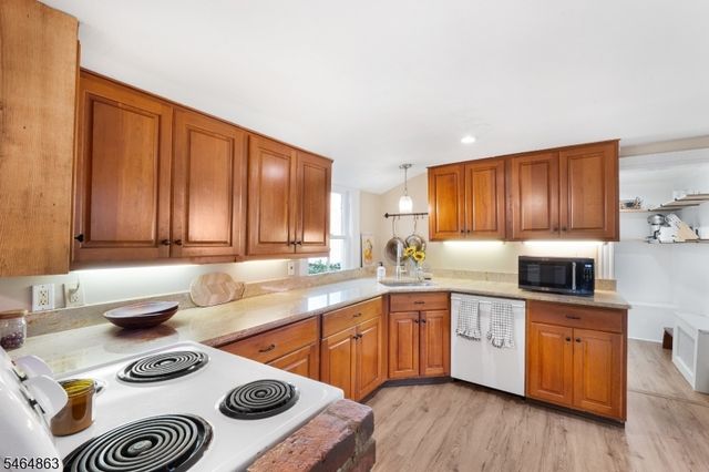 37 W Main St, Mendham Twp., NJ 07945