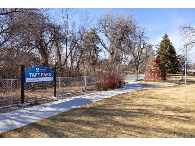 11954 W Applewood Knolls Dr, Lakewood, CO 80215