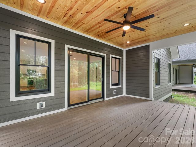 306 Gallimore Road, Brevard, NC 28712