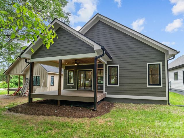 306 Gallimore Road, Brevard, NC 28712