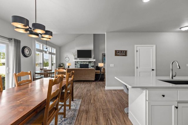3635 GOLDEN HILL COURT, Appleton, WI 54913