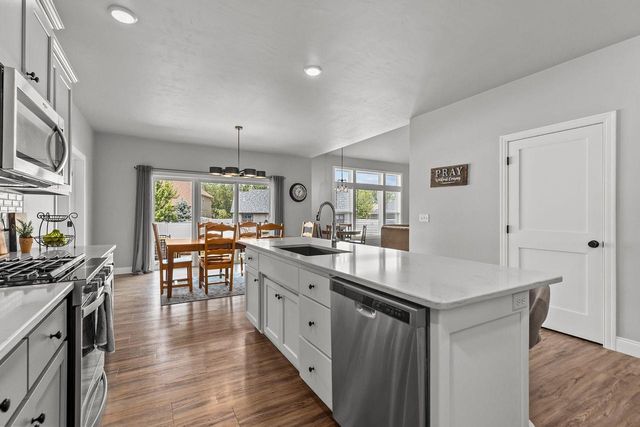 3635 GOLDEN HILL COURT, Appleton, WI 54913