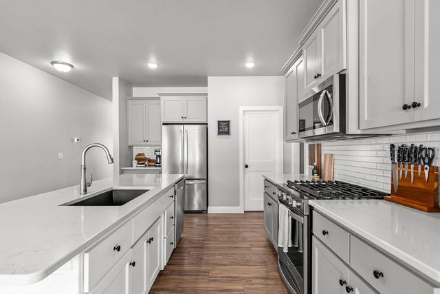 3635 GOLDEN HILL COURT, Appleton, WI 54913