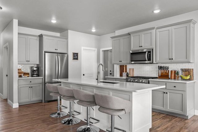3635 GOLDEN HILL COURT, Appleton, WI 54913