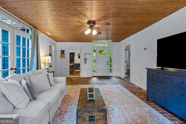 2872 Mcpherson Road NE, Roswell, GA 30075