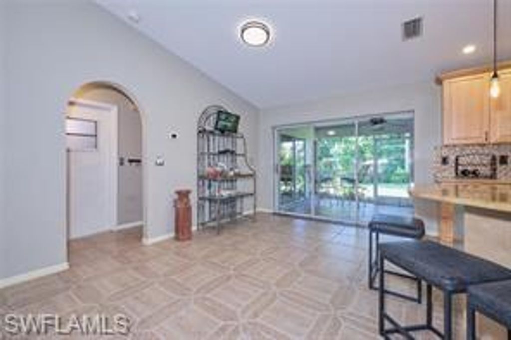 Image 10 of property listing at 140 SE 8th ST, Cape Coral, FL 33990
