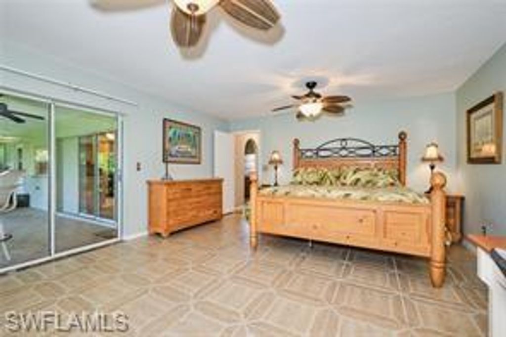 Image 12 of property listing at 140 SE 8th ST, Cape Coral, FL 33990